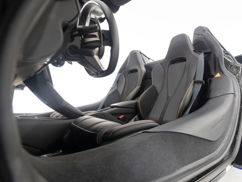 Used 2024 McLaren 750S Spider RWD image 31