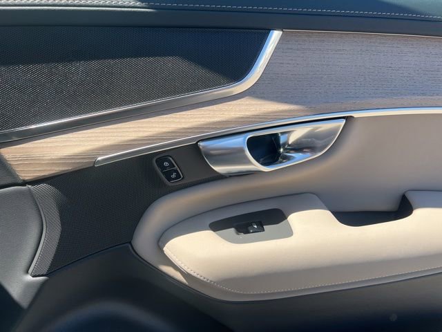 New 2026 Volvo XC90 B5 Core image 33