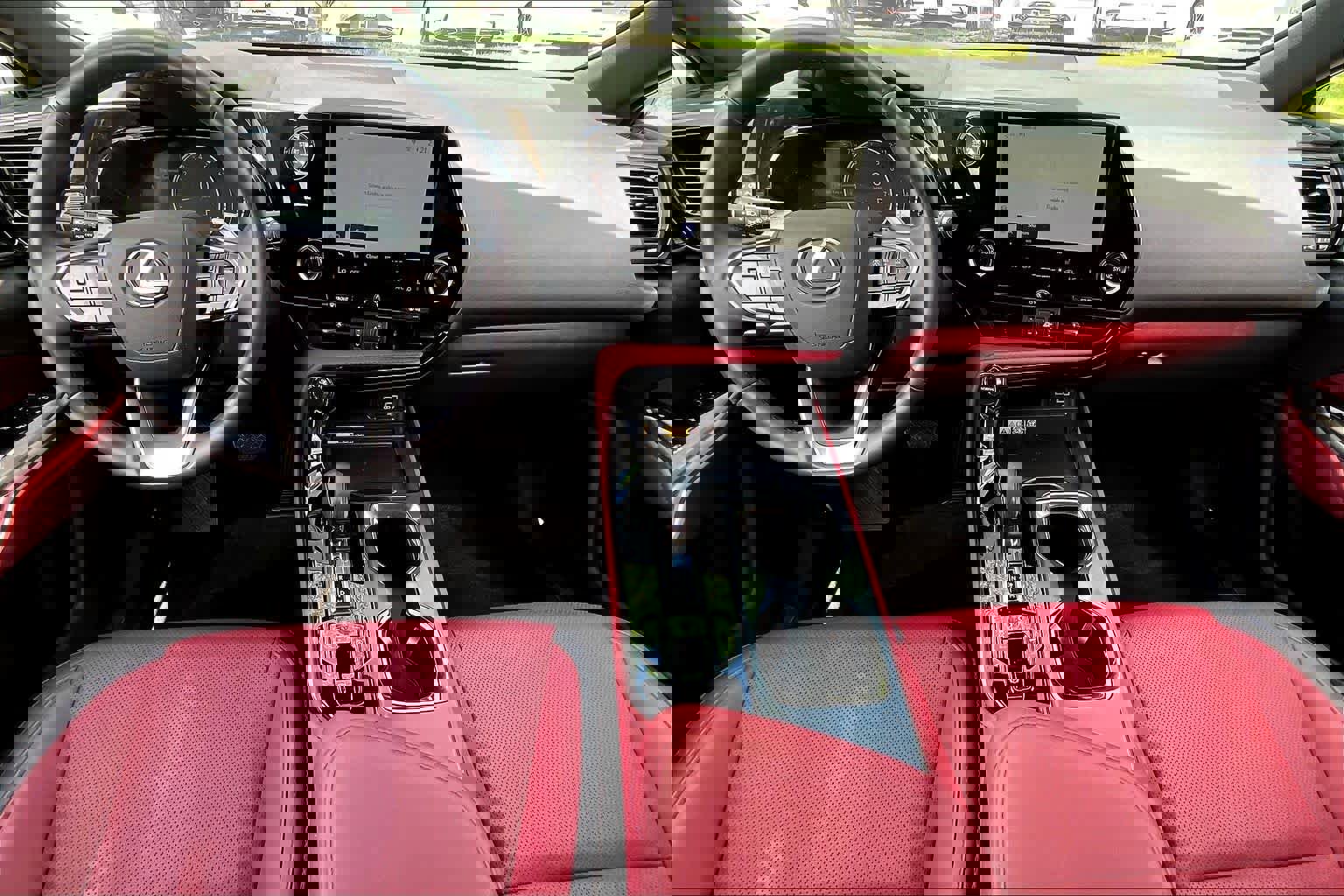 Used 2025 Lexus NX 250 FWD w/ Towing Package (2000 Lbs) image 13