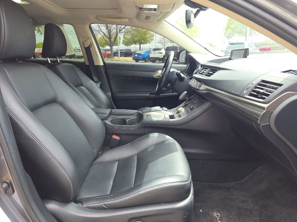 Used 2017 Lexus CT 200h FWD image 22