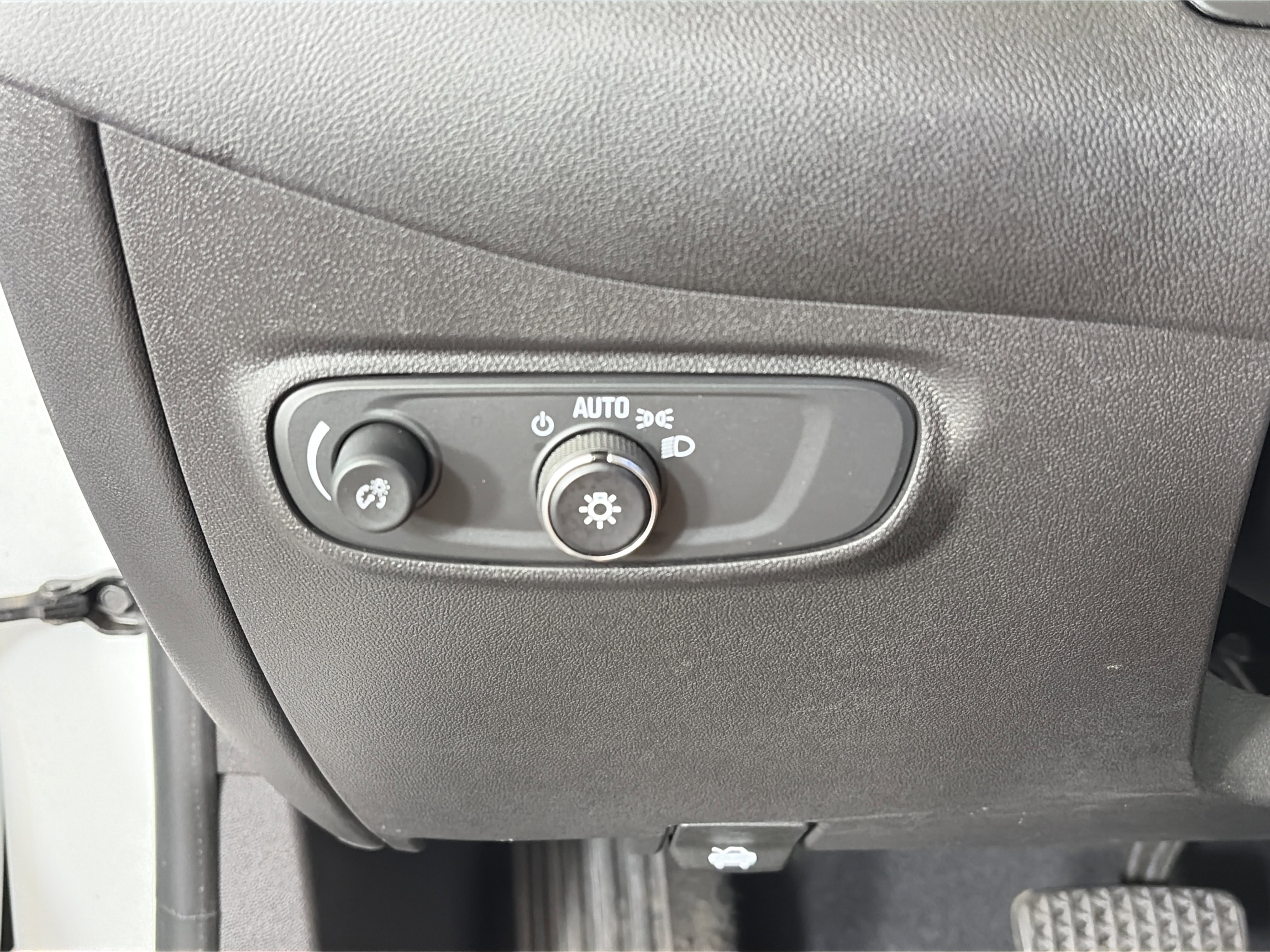 Certified 2021 Chevrolet Equinox LS image 25