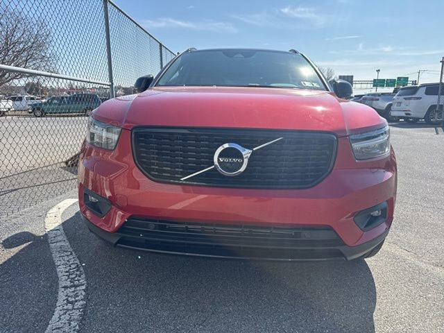Used 2021 Volvo XC40 T5 R-Design w/ Advanced Package image 3