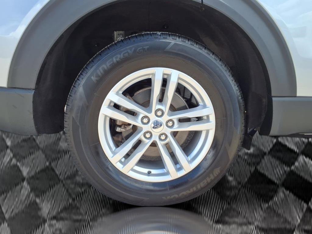 Certified 2022 Ford Explorer XLT w/ Equipment Group 202A image 7