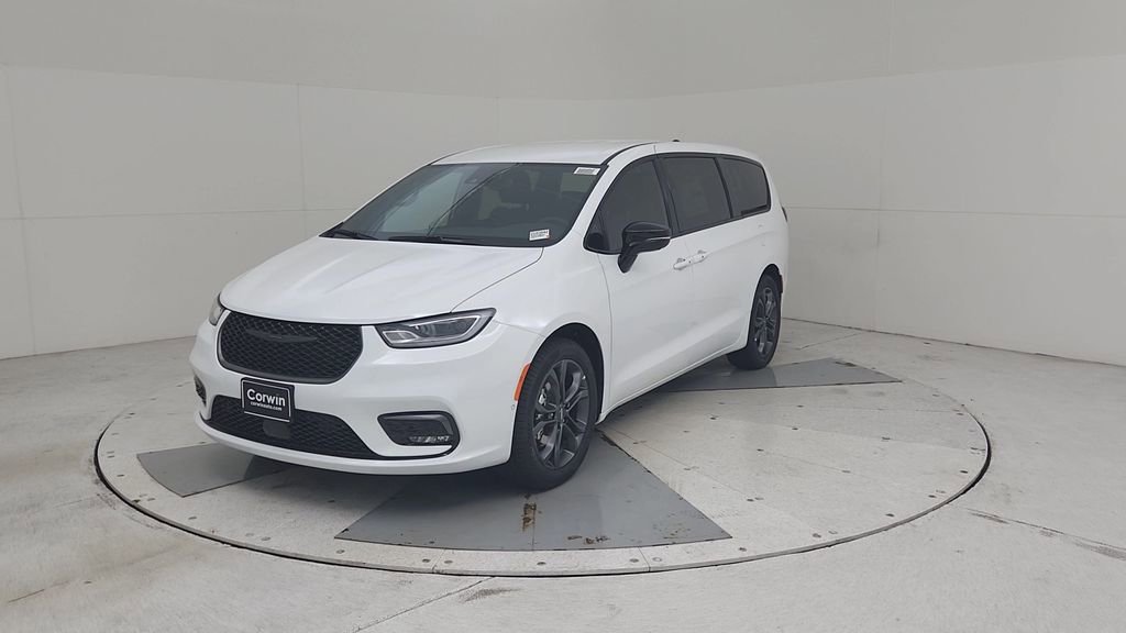 New 2026 Chrysler Pacifica Select image 6