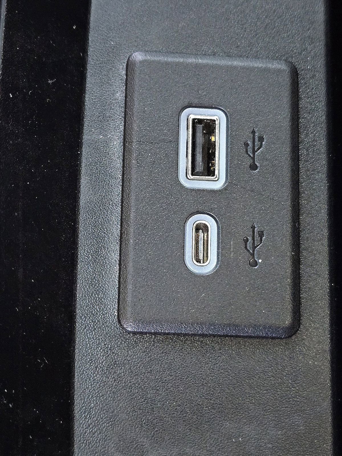 Used 2022 GMC Yukon SLT w/ SLT Luxury Package image 22