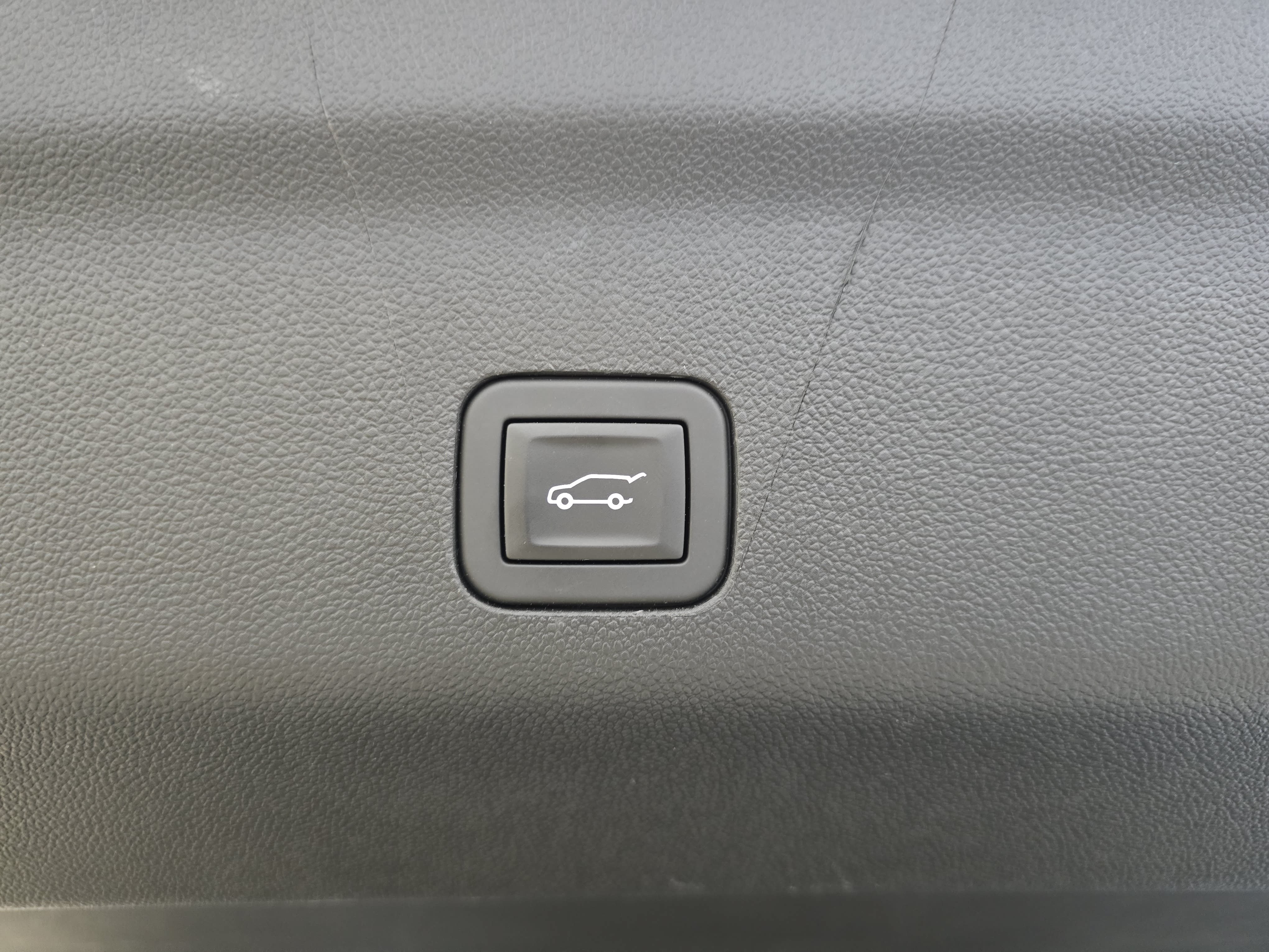 Used 2026 Chevrolet Tahoe High Country AWD/4WD image 29