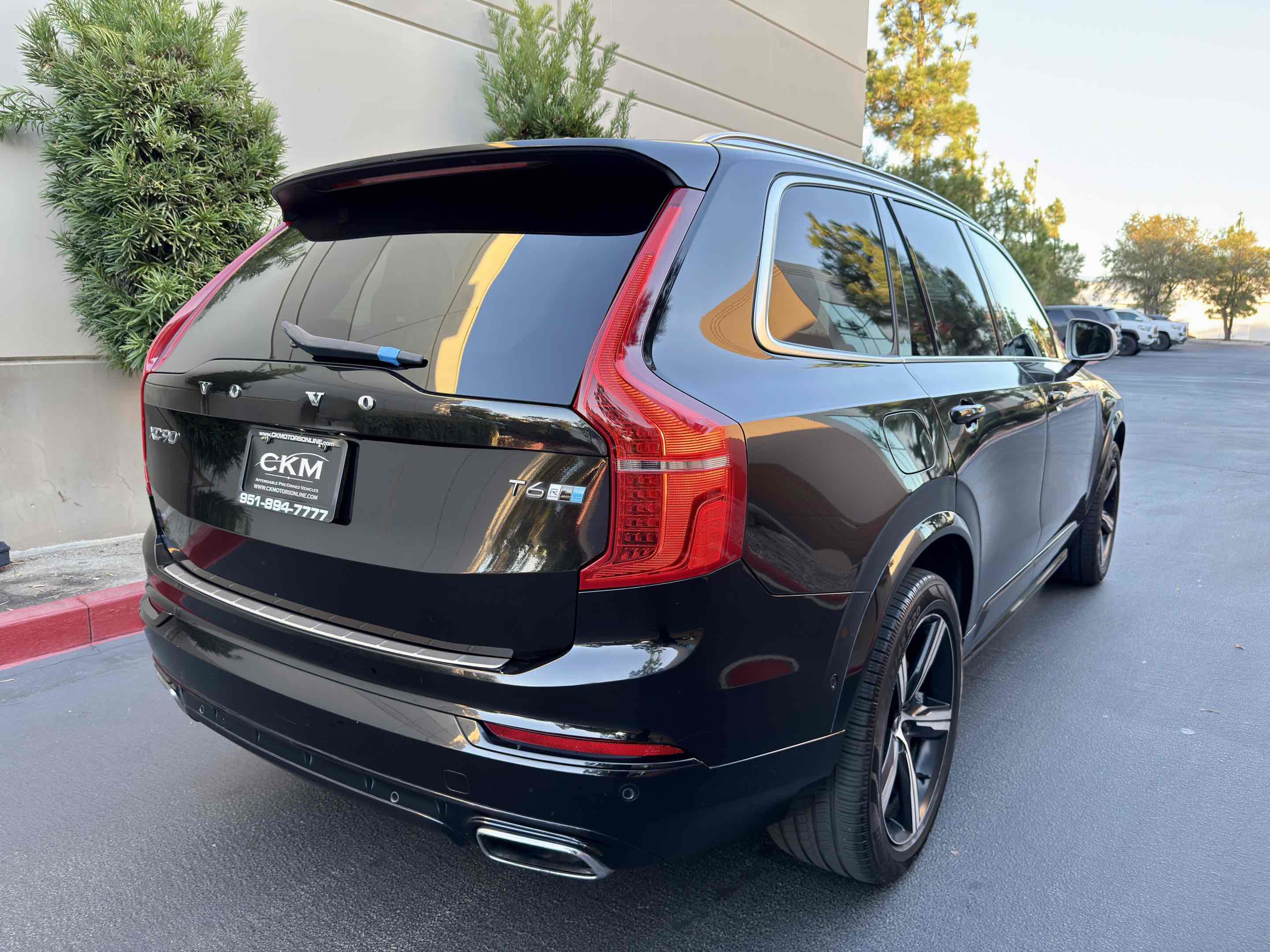 Used 2016 Volvo XC90 T6 R-Design w/ Vision Package image 8
