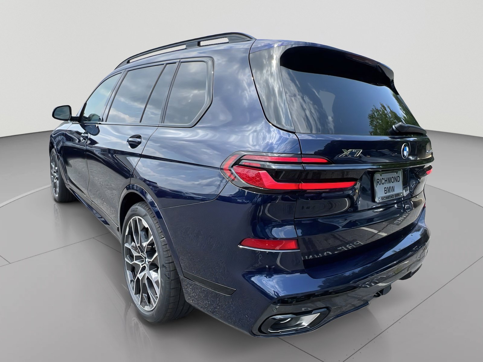 New 2027 BMW X7 xDrive40i w/ M Sport Package AWD/4WD image 3