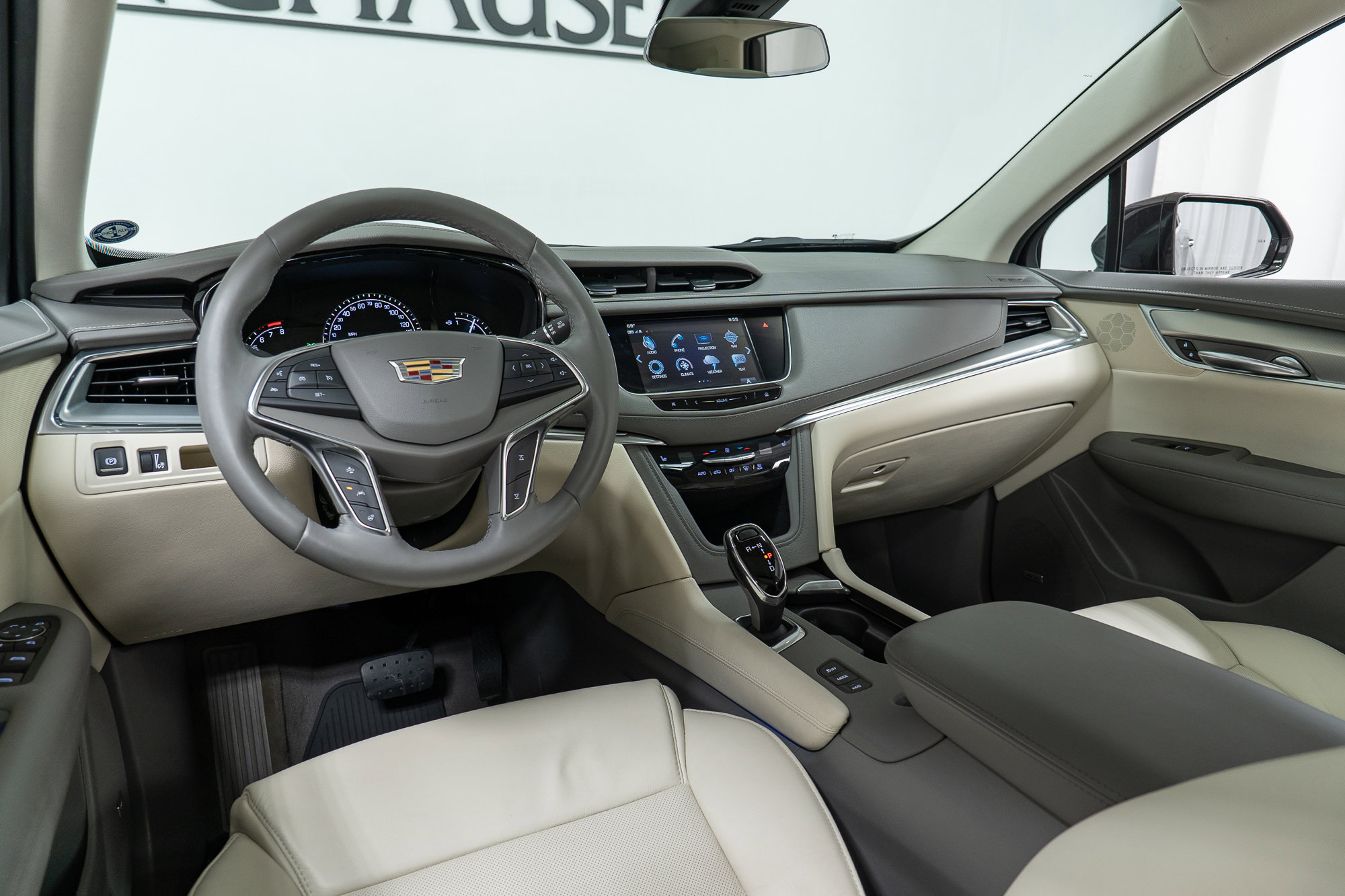 Used 2018 Cadillac XT5 Luxury w/ Driver Awareness Package AWD/4WD image 16