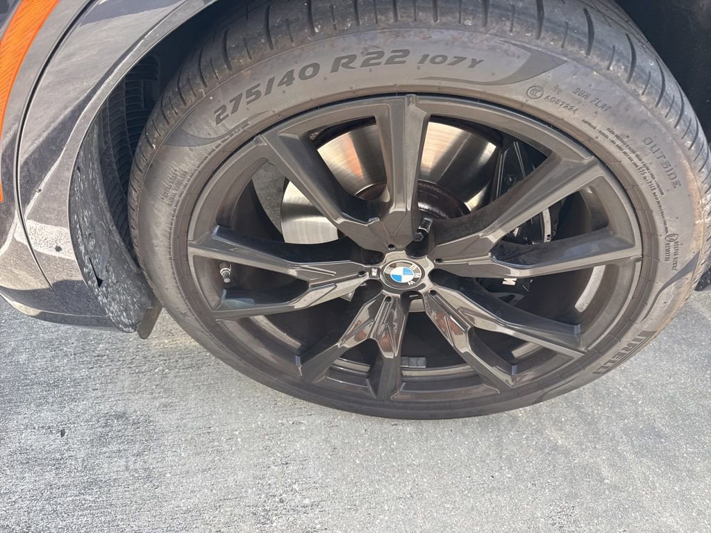 Used 2024 BMW X7 xDrive40i w/ M Sport Package image 3