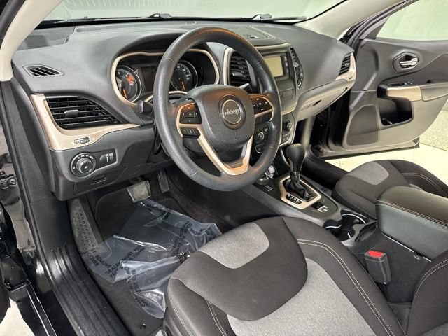 Used 2018 Jeep Cherokee Latitude w/ Safety Group AWD/4WD image 10