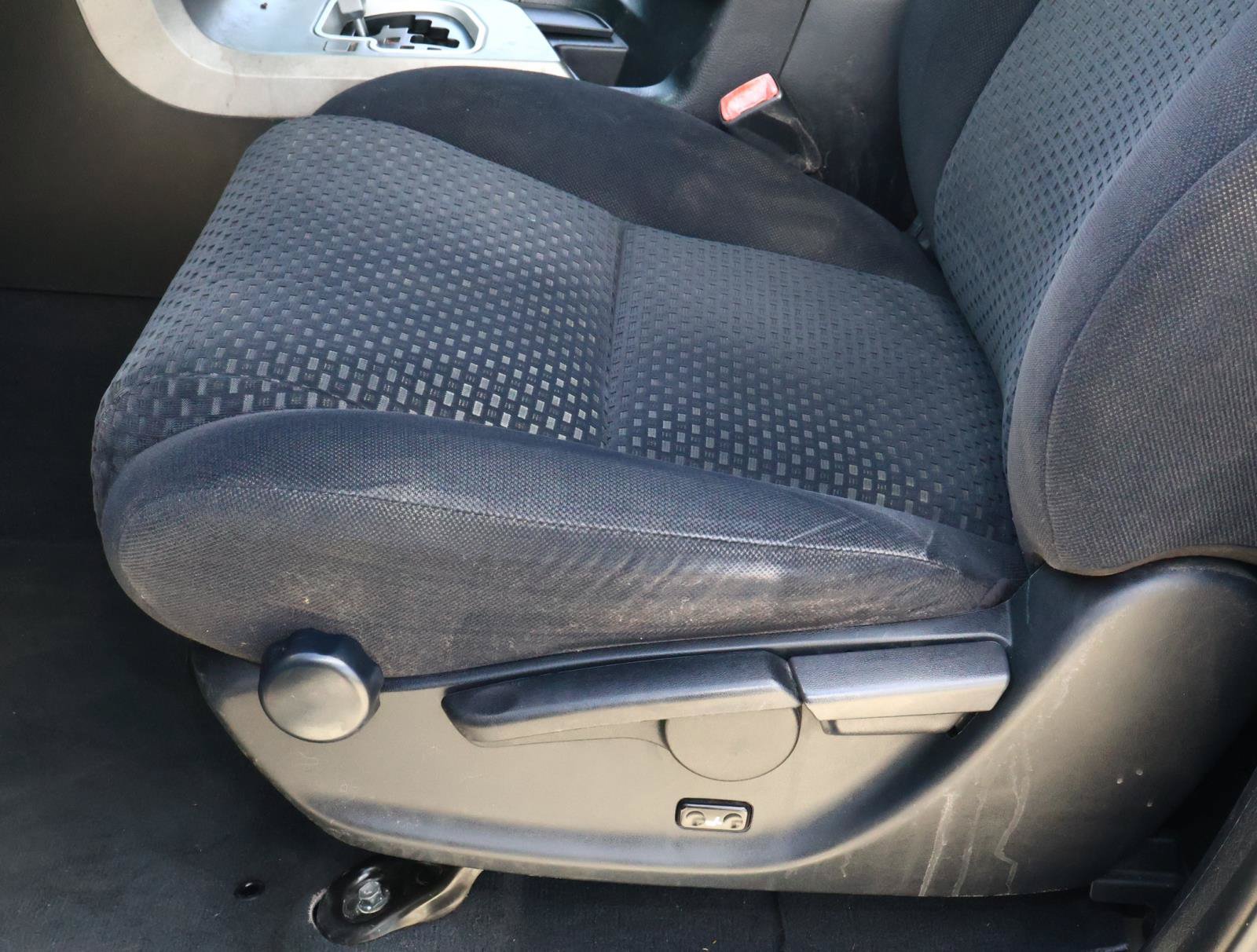 Used 2010 Toyota Tundra 4x4 Double Cab image 12
