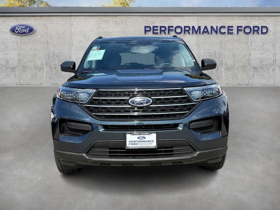 Used 2023 Ford Explorer XLT image 3