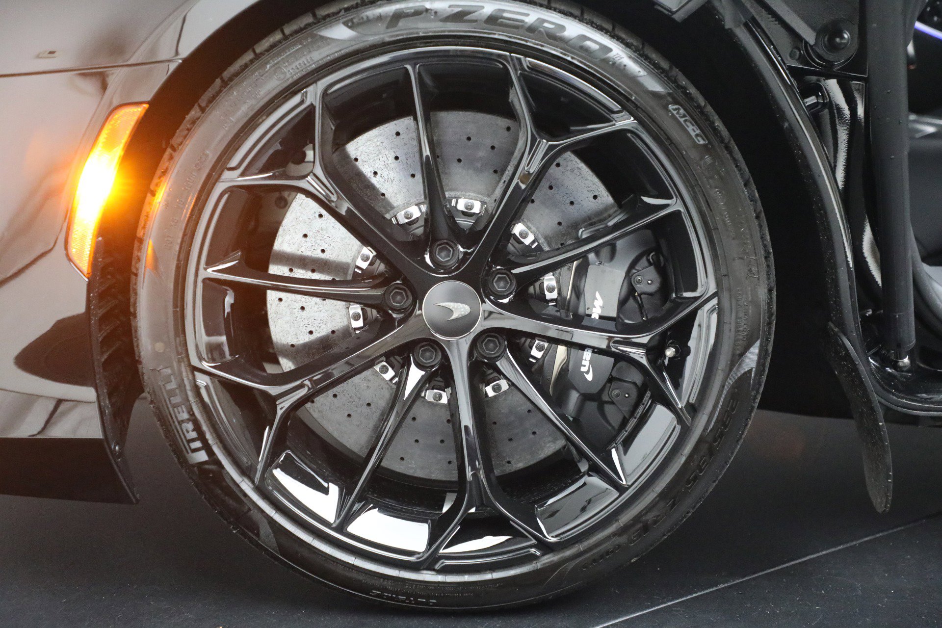 Used 2025 McLaren Artura image 34