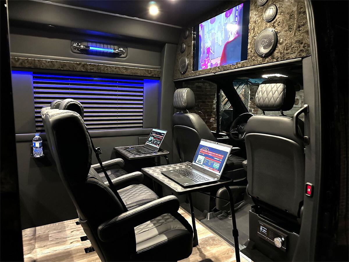 Used 2024 Mercedes-Benz Sprinter 3500 image 25