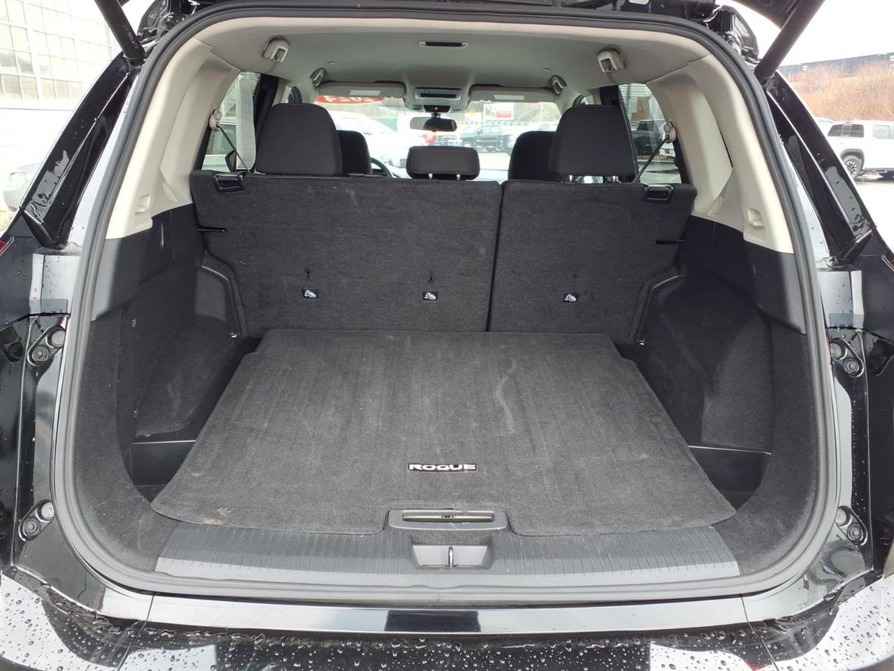 Used 2024 Nissan Rogue SV image 7