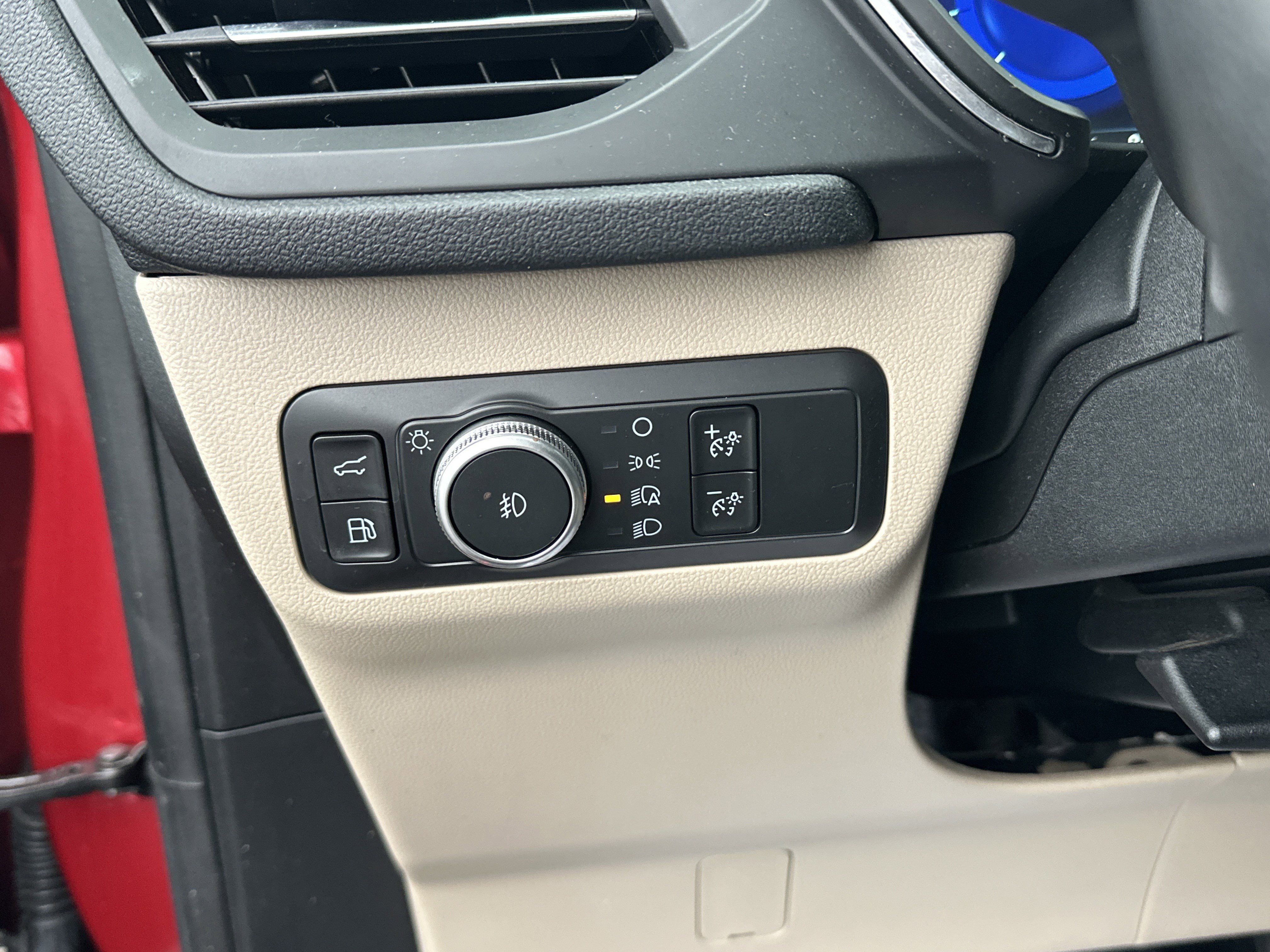 Used 2020 Ford Escape Titanium image 16