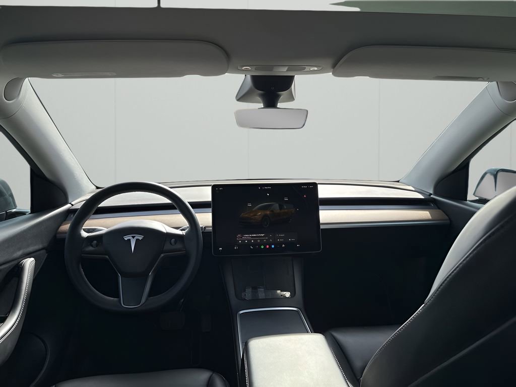 Used 2022 Tesla Model Y Long Range image 17