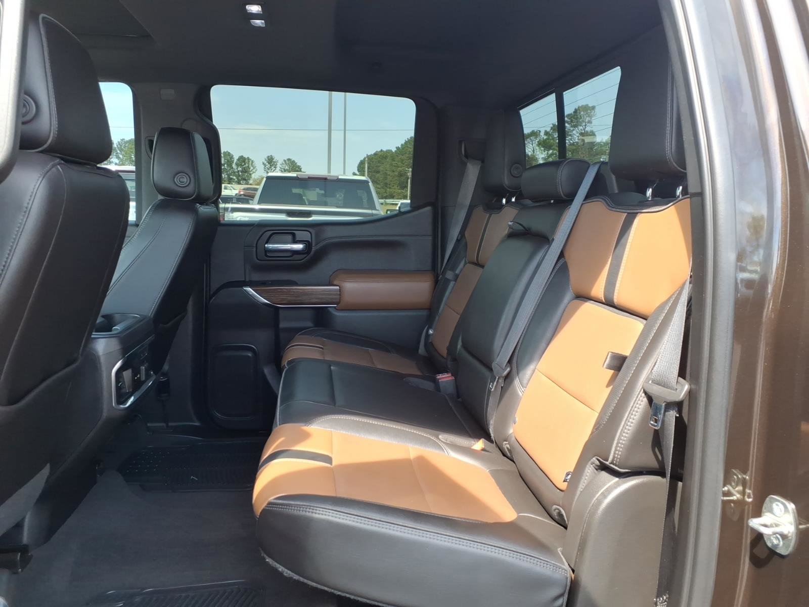 Used 2019 Chevrolet Silverado 1500 High Country w/ Technology Package AWD/4WD image 22