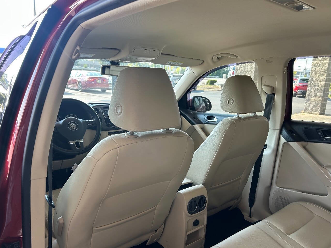 Used 2016 Volkswagen Tiguan S image 26