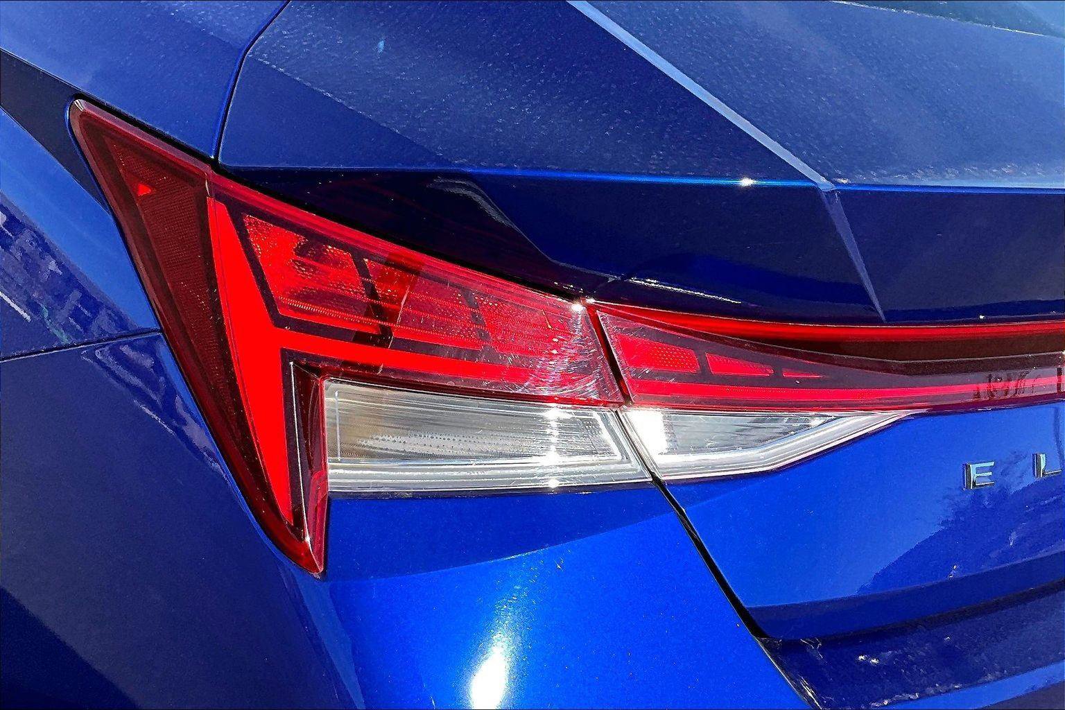 Used 2023 Hyundai Elantra Blue image 29