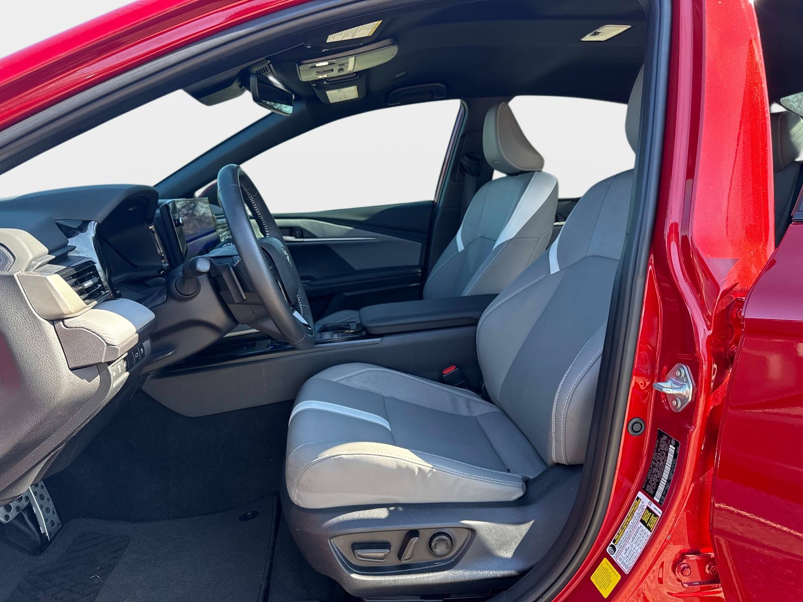 Used 2025 Toyota Camry SE w/ Multimedia Upgrade Package image 20