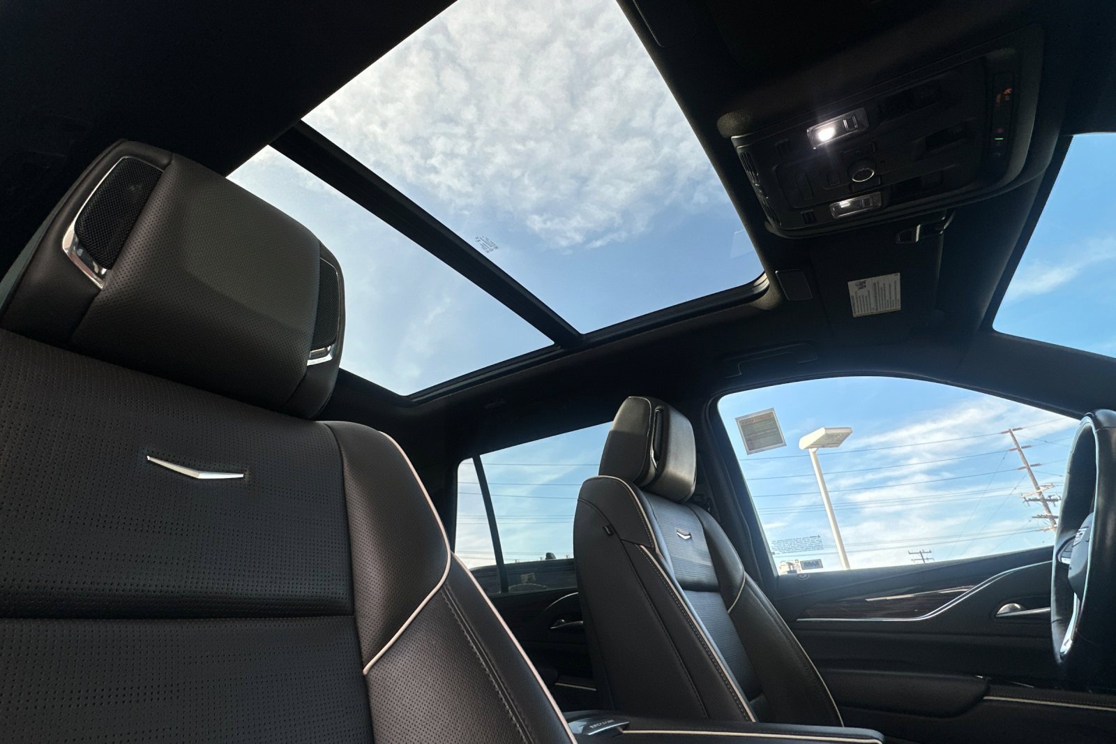 Used 2024 Cadillac Escalade Premium Luxury w/ Performance Package image 22