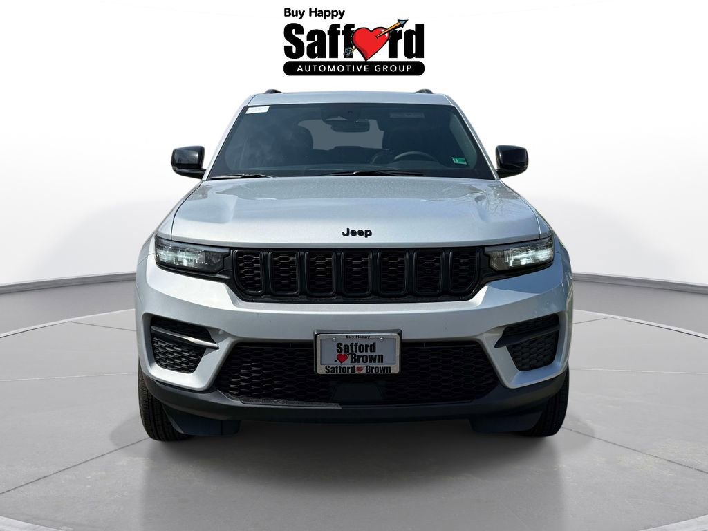 Certified 2025 Jeep Grand Cherokee Altitude AWD/4WD image 9