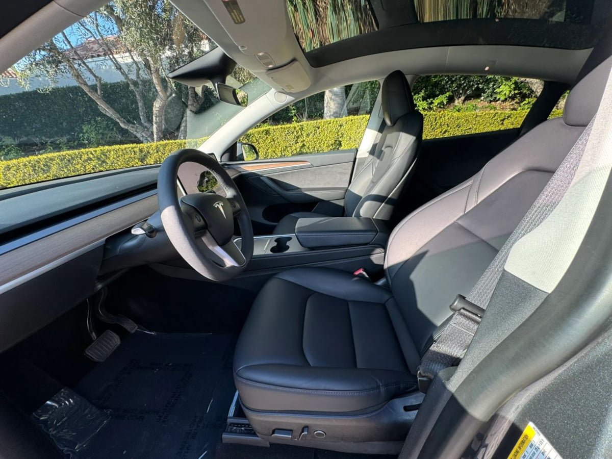 Used 2024 Tesla Model Y Long Range AWD/4WD image 12