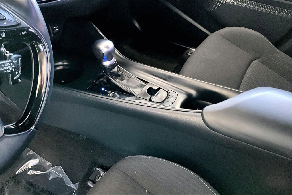 Used 2018 Toyota C-HR XLE FWD image 18