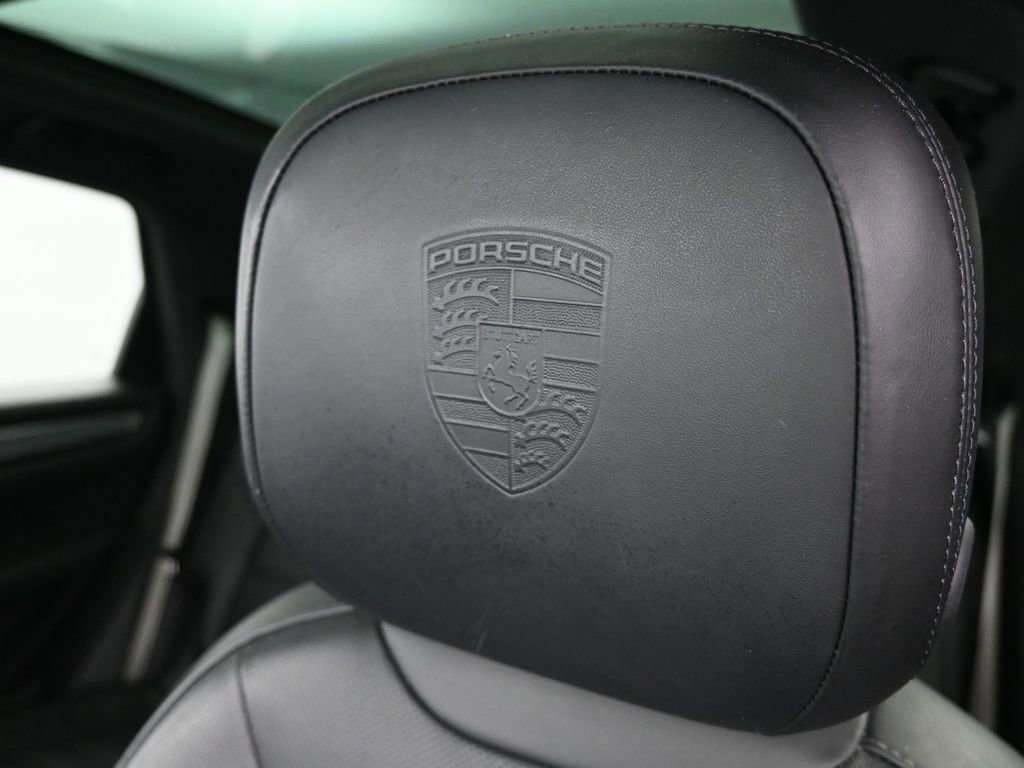Certified 2023 Porsche Cayenne Platinum Edition image 10