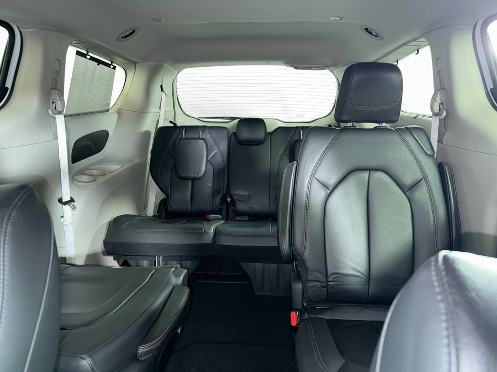 Used 2017 Chrysler Pacifica Touring-L image 9