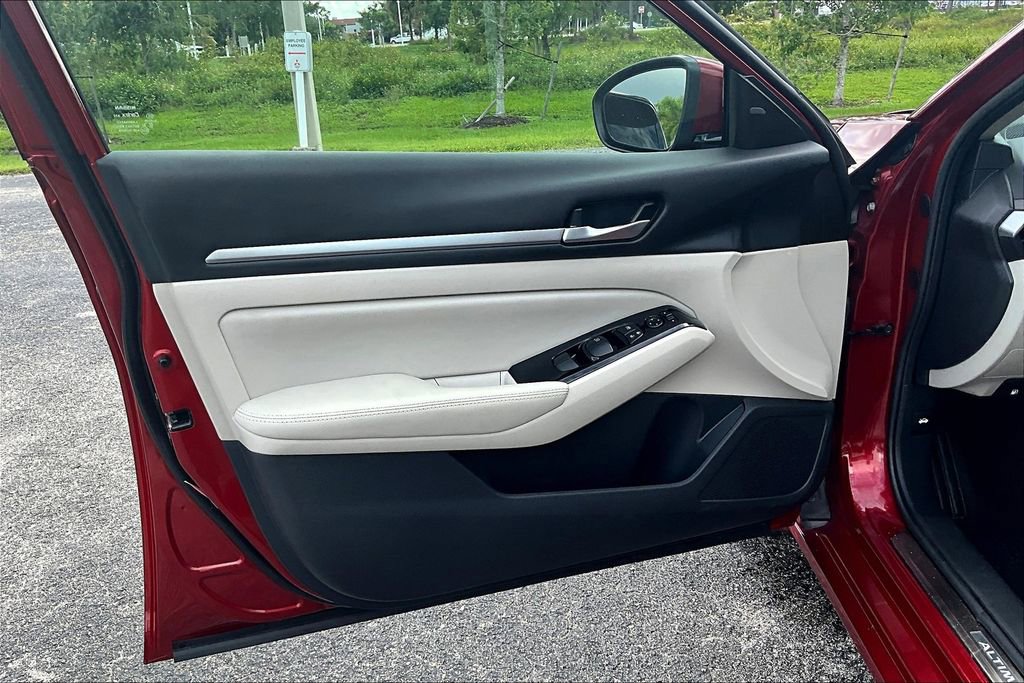 Used 2024 Nissan Altima 2.5 SL image 2