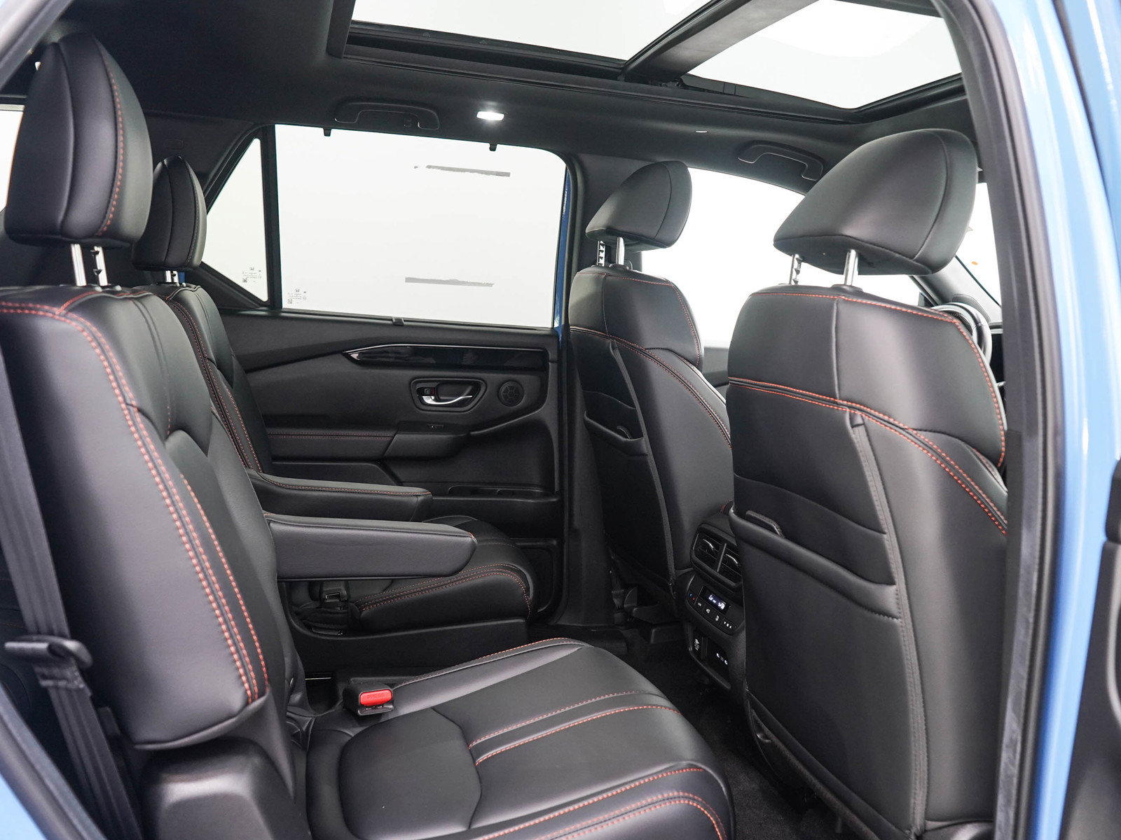 Used 2025 Honda Pilot TrailSport image 14