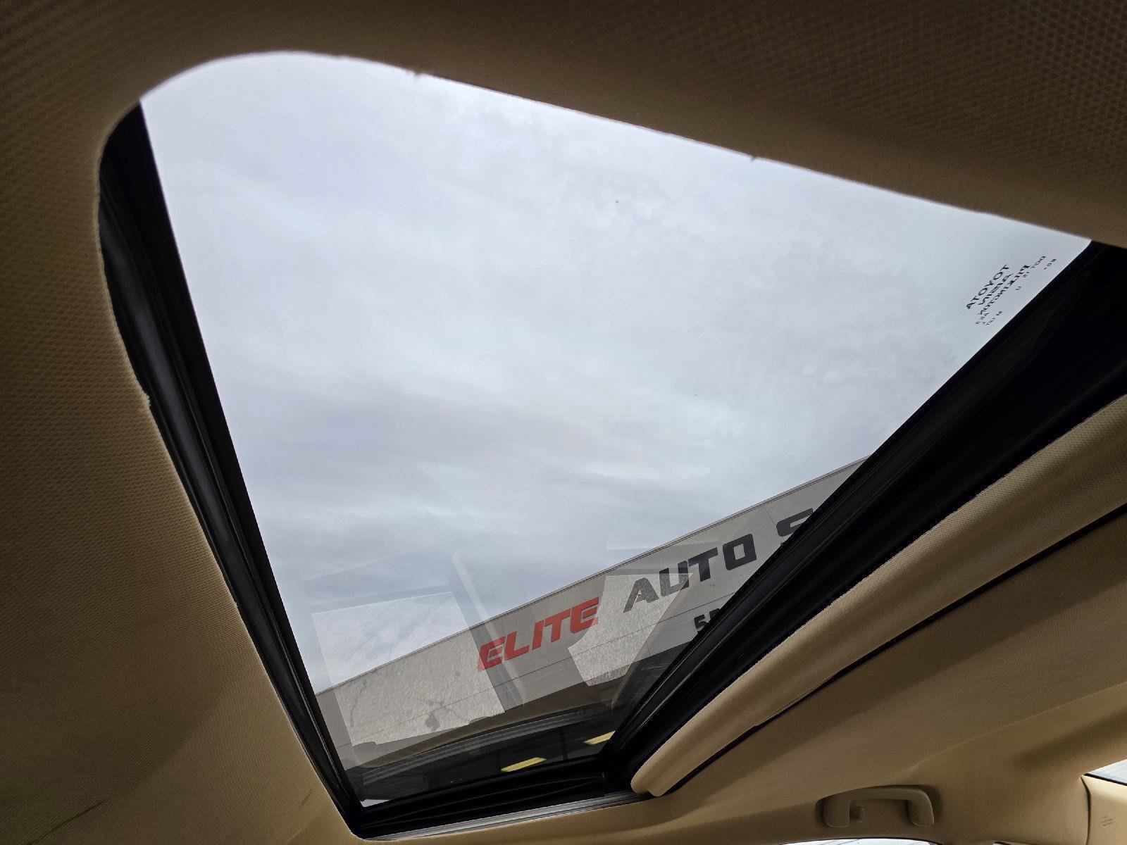 Used 2018 Toyota Avalon Limited FWD image 27