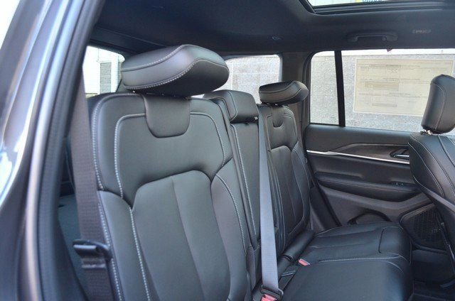 New 2025 Jeep Grand Cherokee Limited image 33