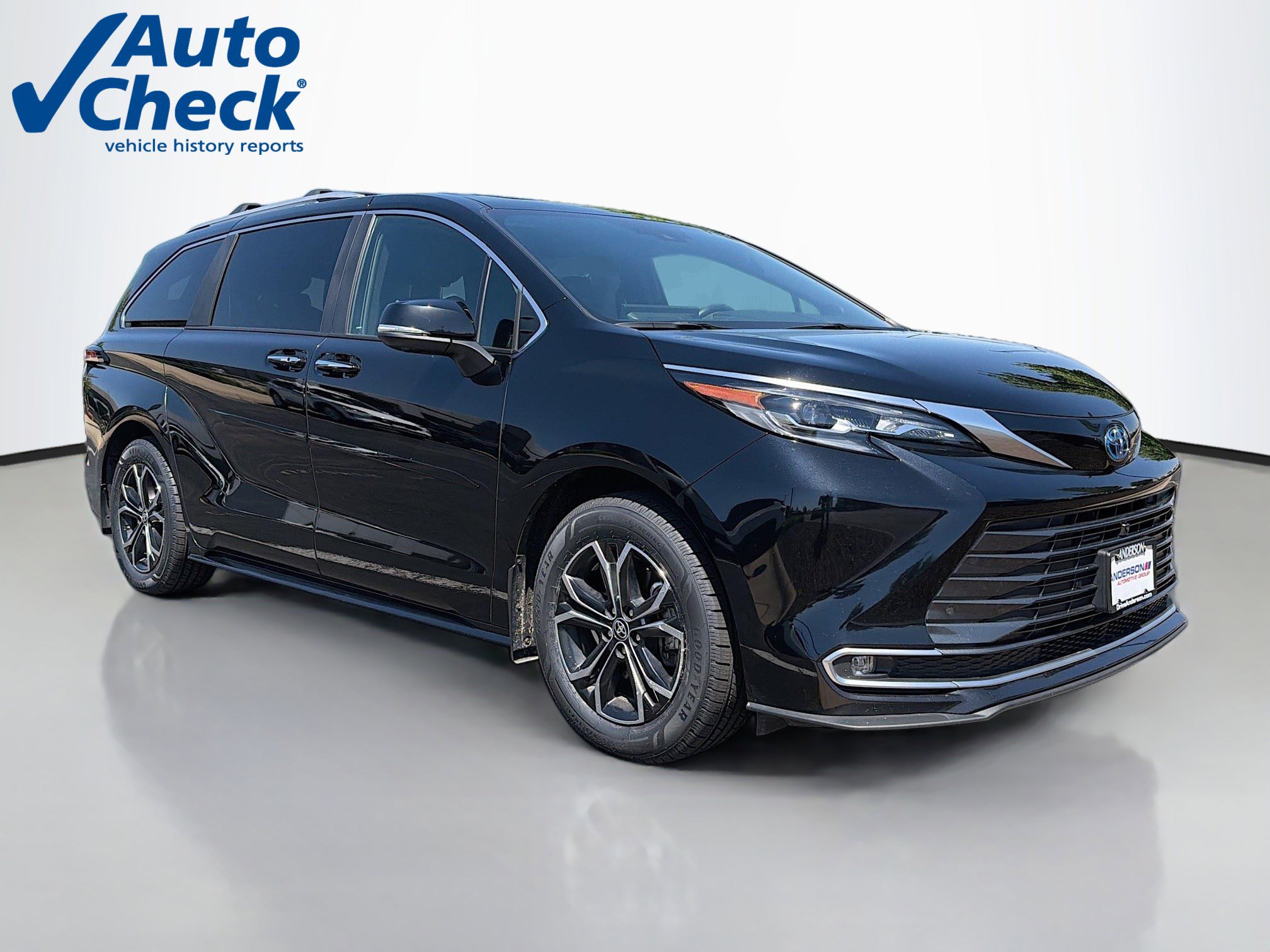 Used 2025 Toyota Sienna Platinum AWD/4WD image 1