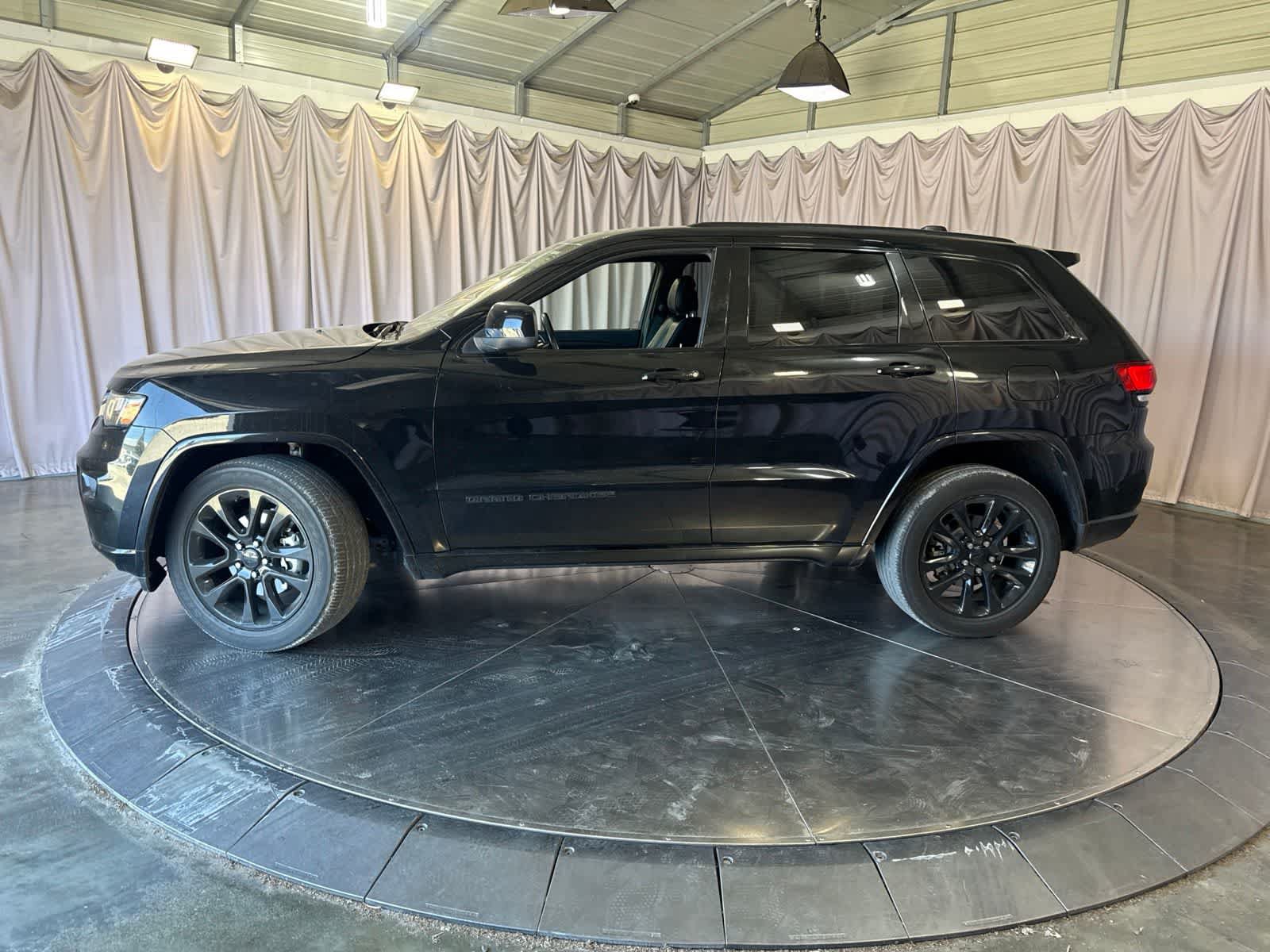 Used 2018 Jeep Grand Cherokee Altitude AWD/4WD image 8