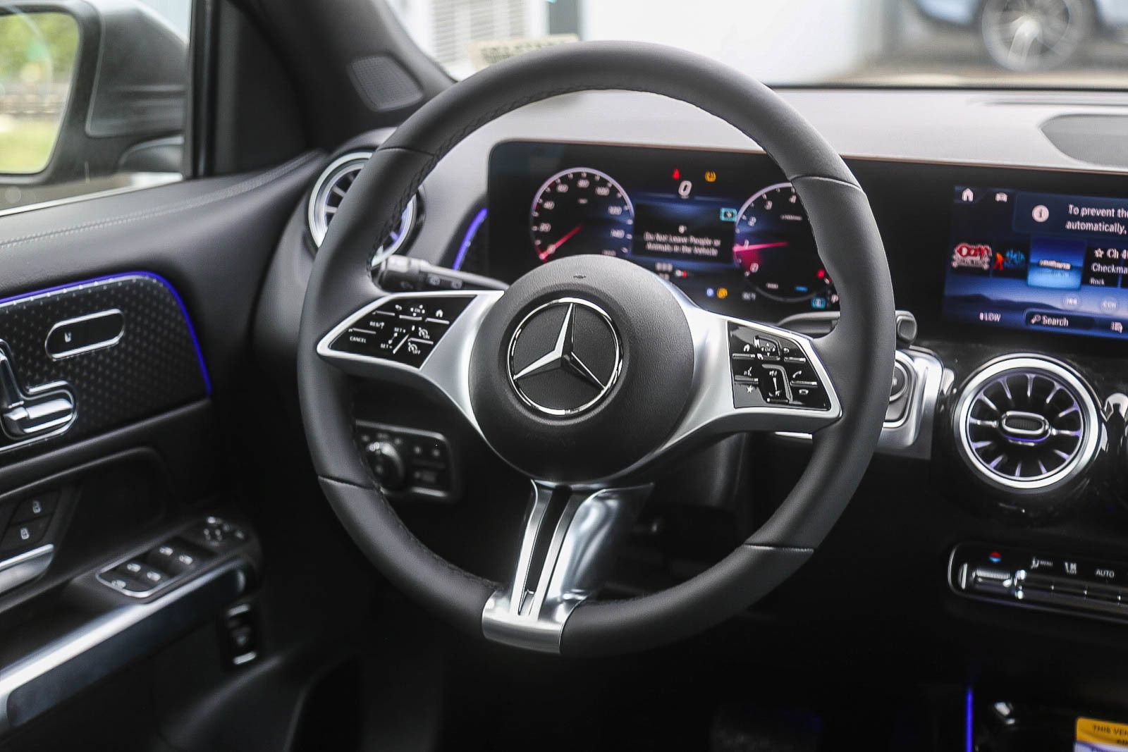 New 2026 Mercedes-Benz GLB 250 4MATIC image 13