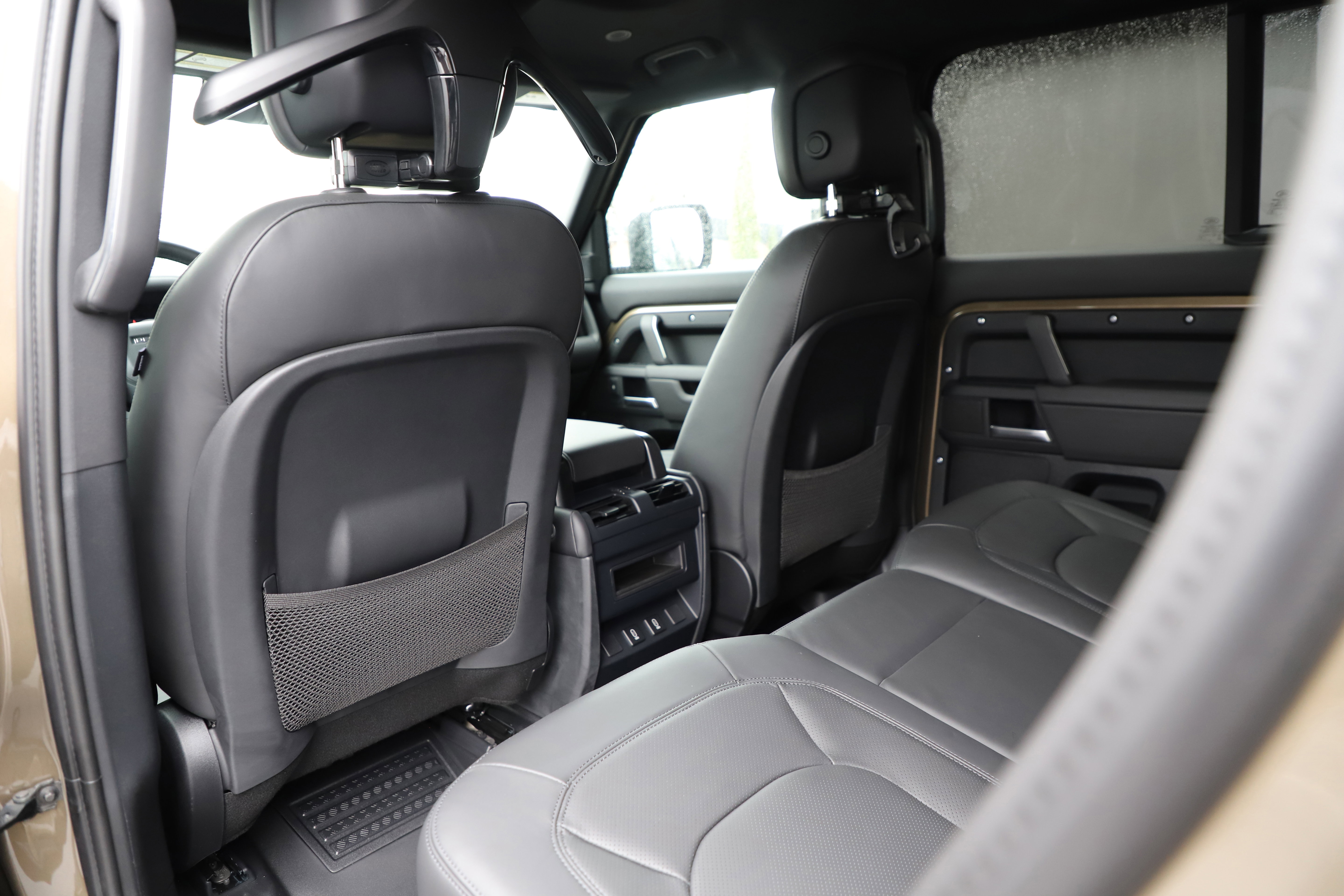 New 2026 Land Rover Defender 110 X-Dynamic SE image 15
