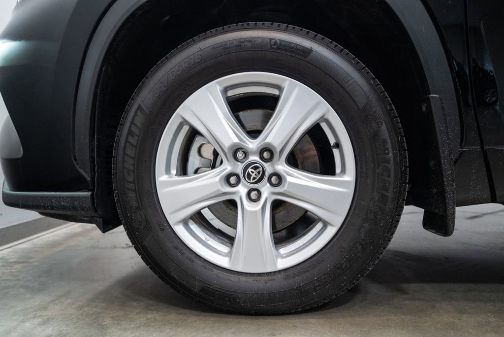 Certified 2025 Toyota Highlander LE image 11