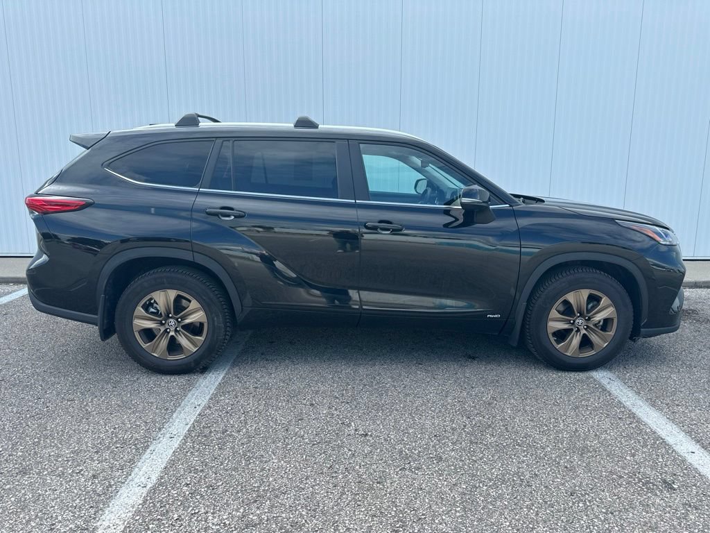 Used 2023 Toyota Highlander Bronze Edition AWD/4WD image 9