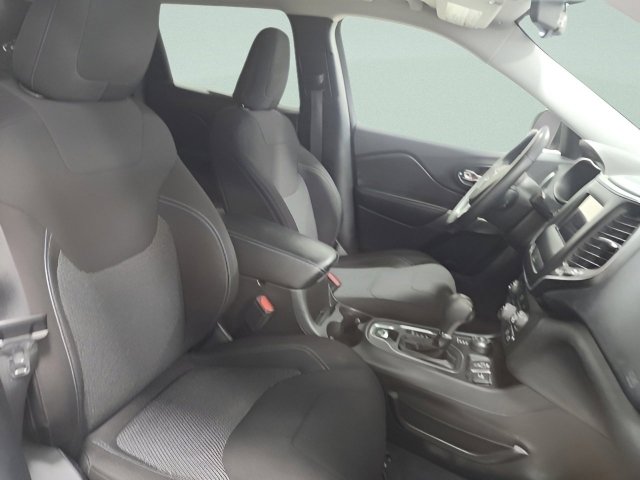 Used 2019 Jeep Cherokee Latitude w/ Cold Weather Group image 16