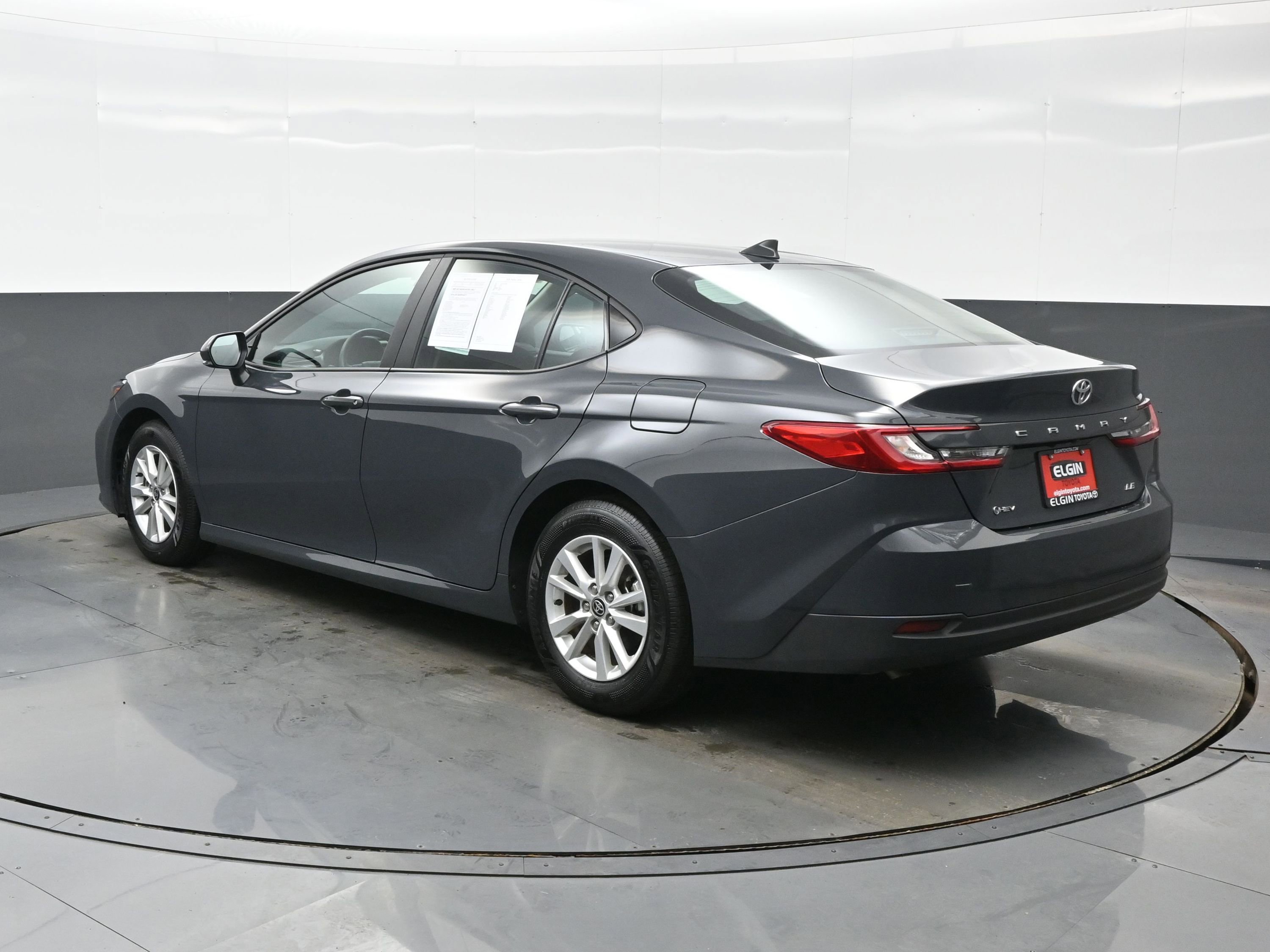 Used 2025 Toyota Camry LE image 4