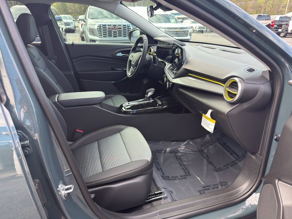 New 2026 Chevrolet Trax LT w/ Sunroof Package image 11