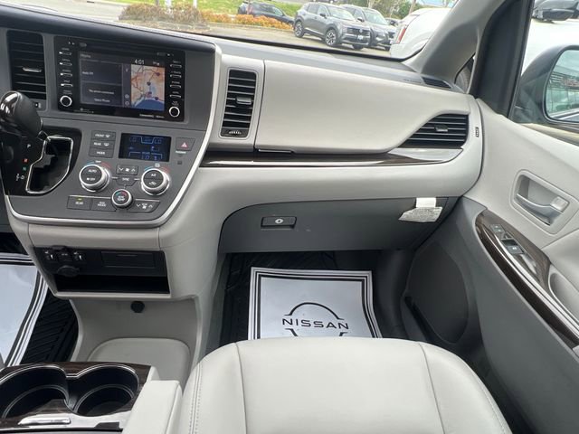 Used 2020 Toyota Sienna XLE w/ XLE Navigation Package image 22
