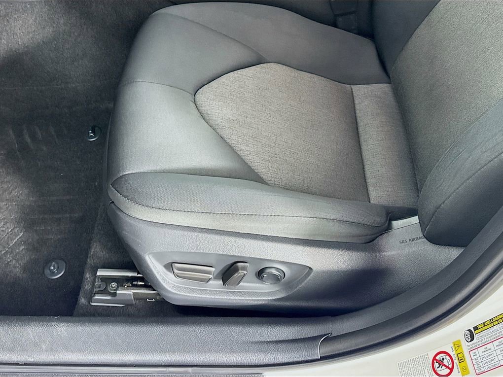 Used 2018 Toyota Camry LE image 23