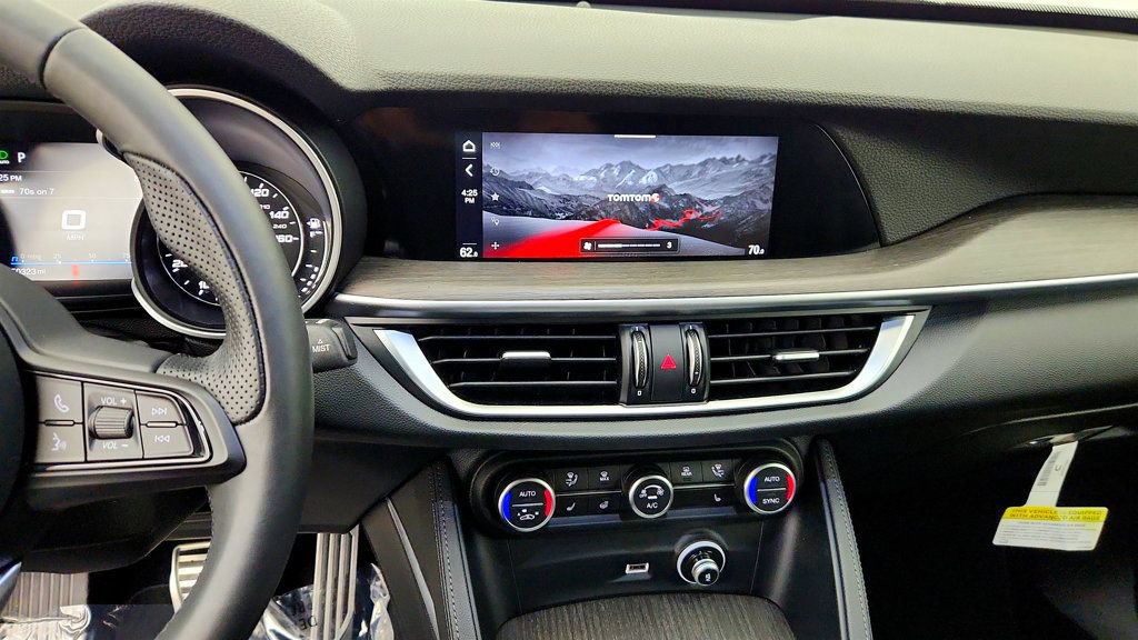 Used 2023 Alfa Romeo Stelvio Ti AWD/4WD image 18
