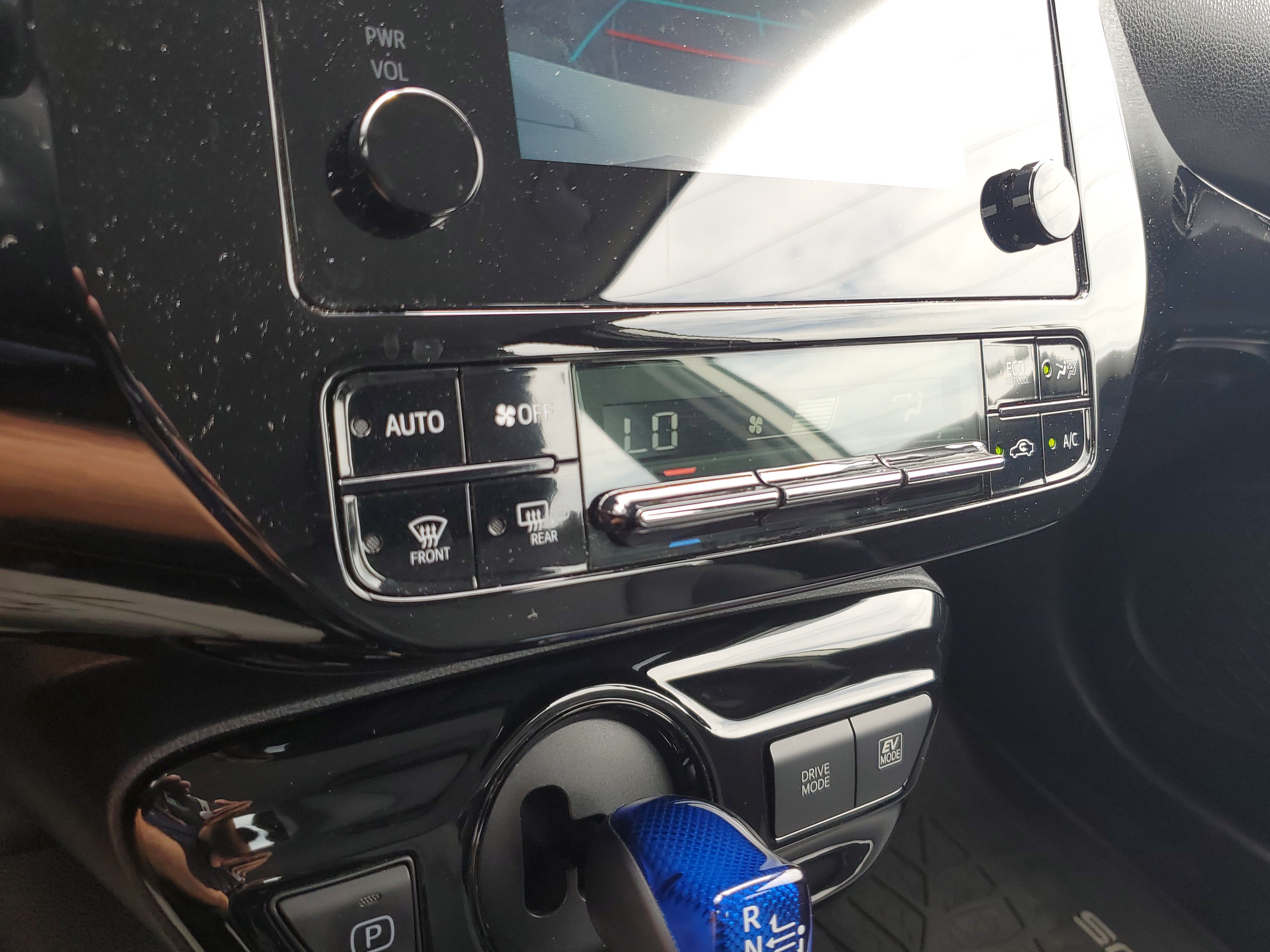 Used 2019 Toyota Prius XLE AWD/4WD image 25