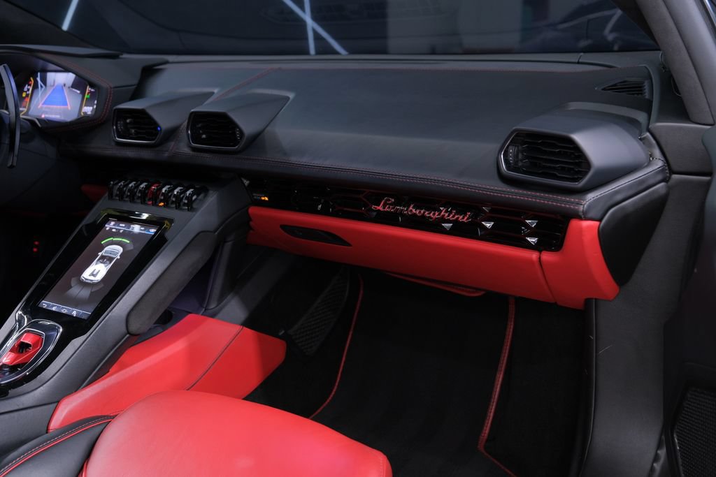 Used 2021 Lamborghini Huracan EVO RWD image 30